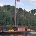 Balade en Toue cabanée sur la Loire au départ de Chouzé. Balade en Toue cabanée
