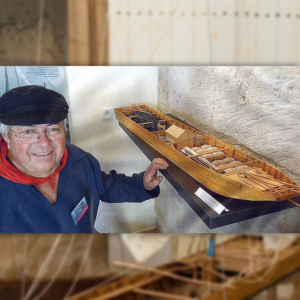 Claude Boscariol avec sa maquette de Toue de transport.