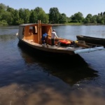 Construction de la Martinienne II - premier bain dans la Loire