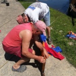 Le guiroué tricolore prêt à être hissé en haut du mât.